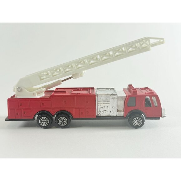 Vintage Diecast Fire Trucks Lot 2pc 1:32 1 pc 1:64 Toy Models Red/Green - Picture 5 of 10